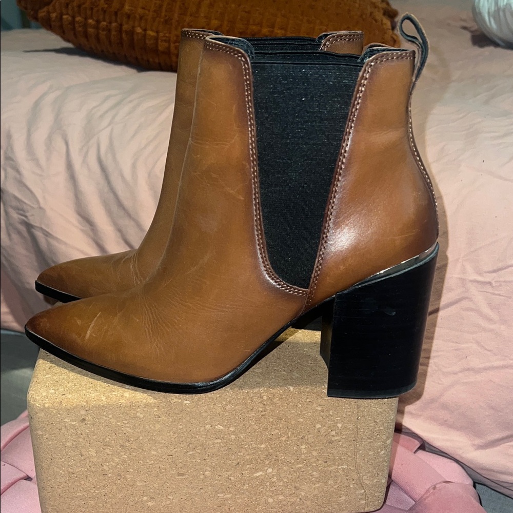 Steve Madden Tan and Black Ankle Boots